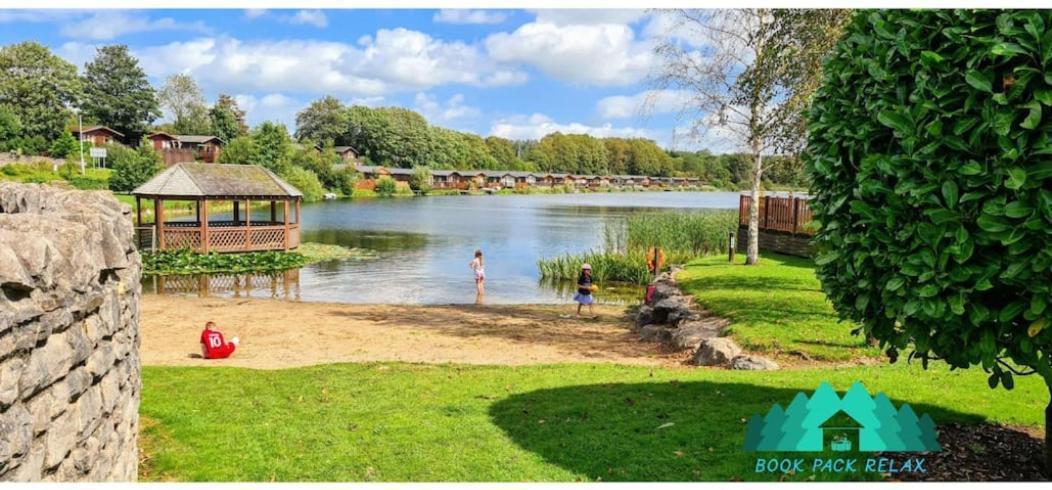 4 Bed Luxury Lodge With Hot Tub Near Lake District Warton  Buitenkant foto