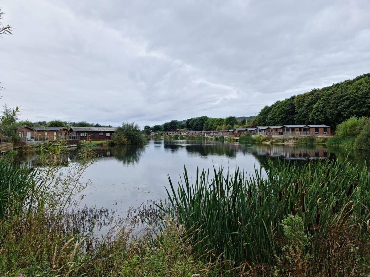 4 Bed Luxury Lodge With Hot Tub Near Lake District Warton  Buitenkant foto